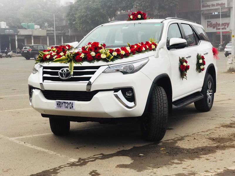 wedding fortuner car